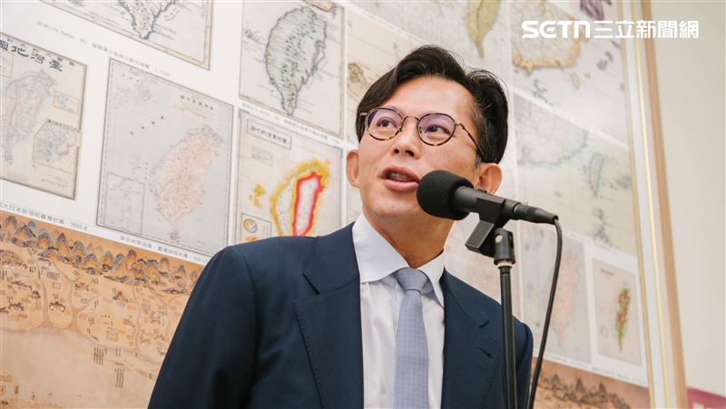 黃國昌被問及此事時稱「菱傳媒本來就要收攤啊，他們錢早就燒完啦！在媒體界應該是大家都知道的事吧」。（圖／記者楊士誼攝影）