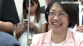 翁曉玲如願當上召委，好心情藏不住。（圖／翻攝畫面）