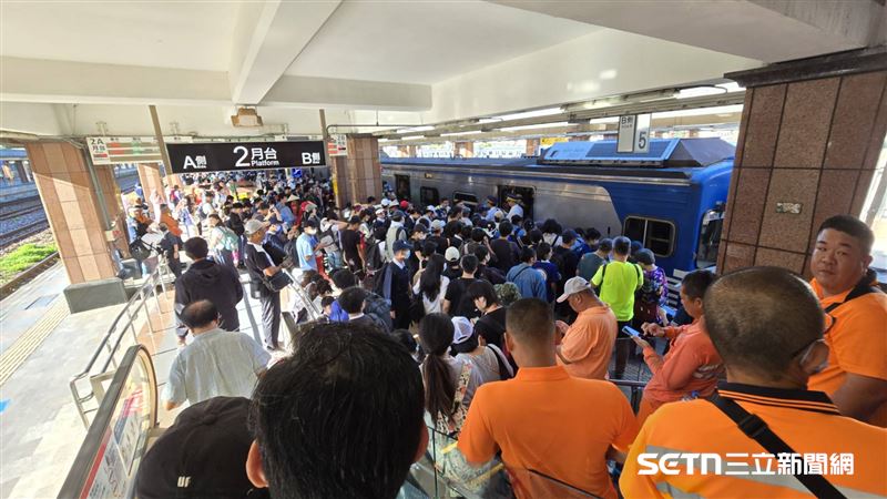 志工謙虛地說，這場救災行動沒有個人英雄，只有真真實實、來自四面八方成千上萬的熱血與雙手。他們不追求掌聲，也不需要名字被記住，因為在災區最需要的時刻，大家心裡想的都只有一件事&mdash;&mdash;「我們能多做一點，就多做一點。」（圖／熱血的「鏟子超人」授權提供）