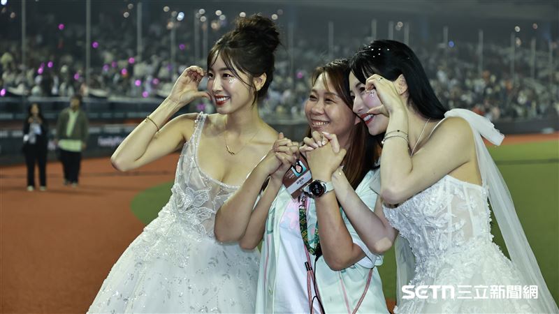 Wing Stars韓籍成員安芝儇、Mingo和桂田文創總經理謝汶芳合影（圖／記者劉彥池攝影）