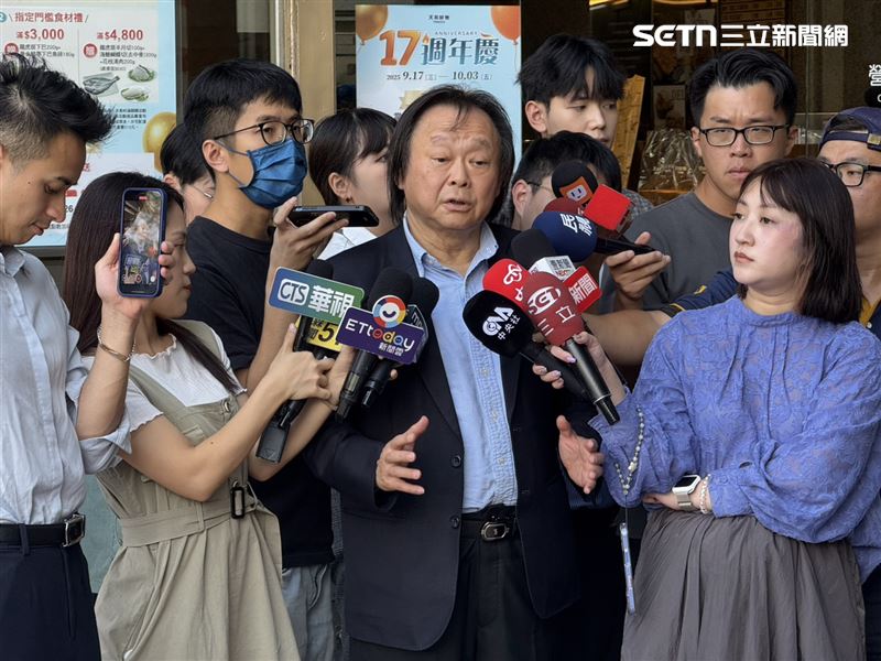 民進黨立委王世堅出席中常會前受訪。（圖／記者劉秀敏攝影）