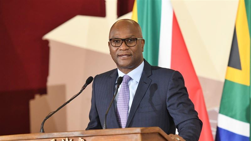 南非駐法國大使姆特斯瓦（Nkosinathi Emmanuel Mthethwa ）於30日被發現在巴黎墜樓身亡（圖／翻攝自X平台 @PresidencyZA）