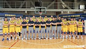 TPBL新北中信特攻媒體日，制服組和全體隊員合影。（圖／記者劉彥池攝影）