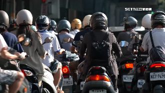 騎機車別穿「這種鞋」！醫揭最慘下場