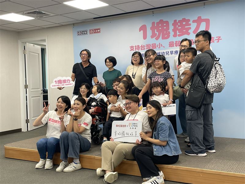 林心如與早療兒童及家屬們合影。（圖／記者趙浩雲攝影）