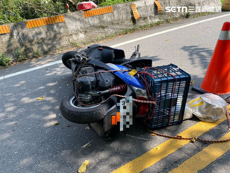 台8線發生自撞車禍，44歲騎士摔車傷重不治。（圖／翻攝畫面）