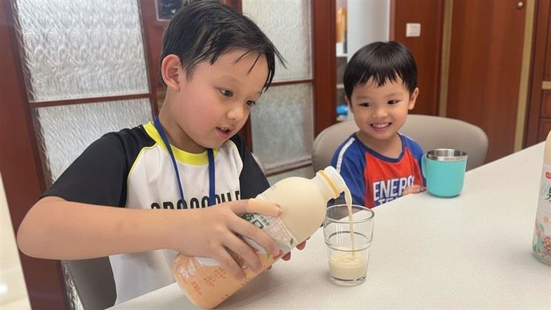 泉植日全豆豆漿上市！提倡正向營養干預