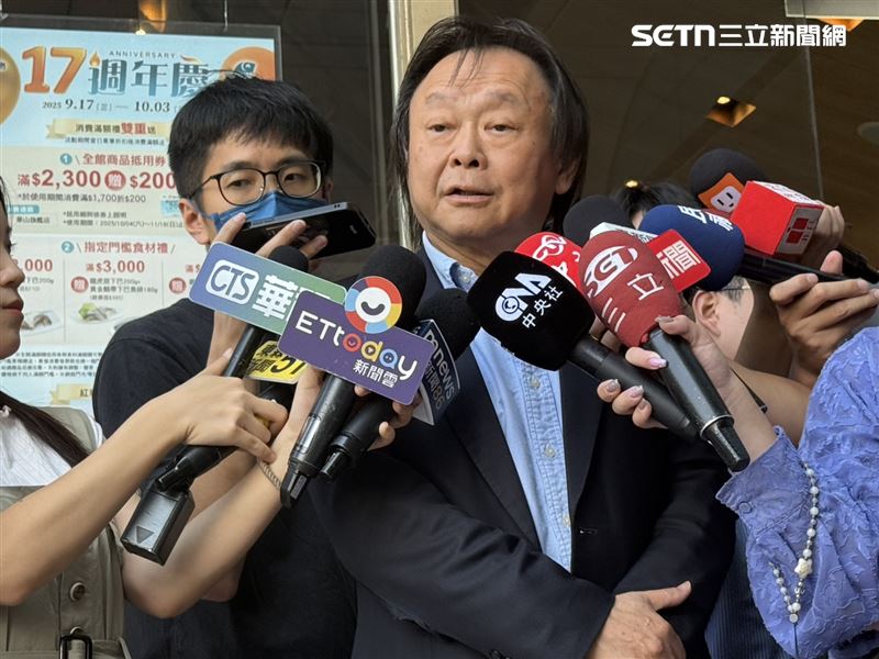 民進黨立委王世堅出席中常會前受訪。（圖／記者劉秀敏攝影）