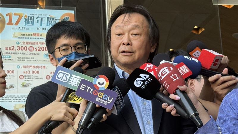 民進黨立委王世堅出席中常會前受訪。（圖／記者劉秀敏攝影）