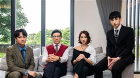 楊銘威(左起)、蔣偉文、楊晴及章廣辰飾演臨臨早餐集團的鄧家一家人。（圖／TVBS提供）