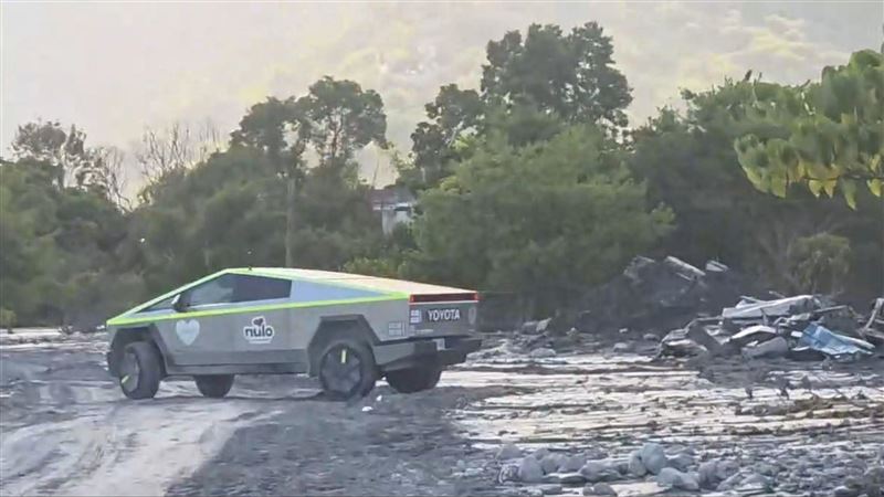 前進花蓮災區　2百萬「末日車」變運輸車