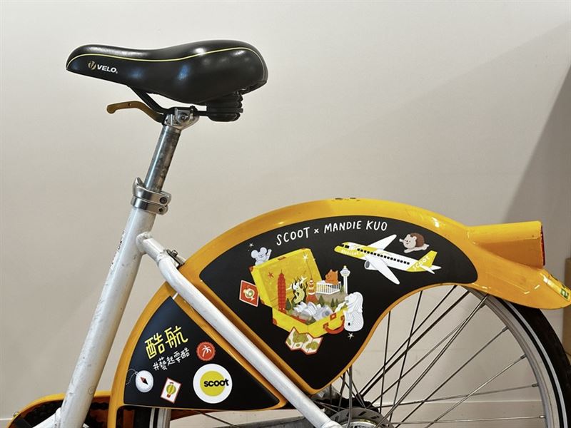 酷航攜手YouBike與台灣藝術家Mandie Kuo合作車輪細節。（圖／品牌業者提供）