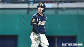 中職36年例行賽，中信兄弟游擊手江坤宇遭到三振。（圖／記者劉彥池攝影）