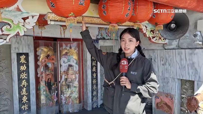 原本觸碰不到的廟頂，現在直接觸手可及
