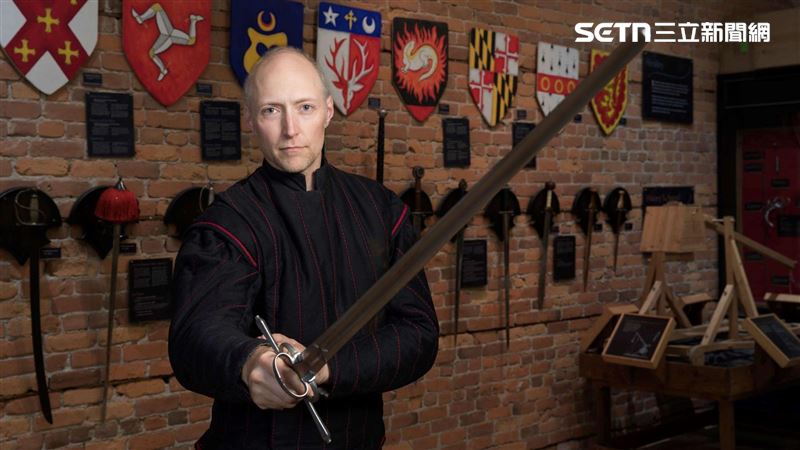 奇美博物館「兵器體驗」 化身中世紀劍士