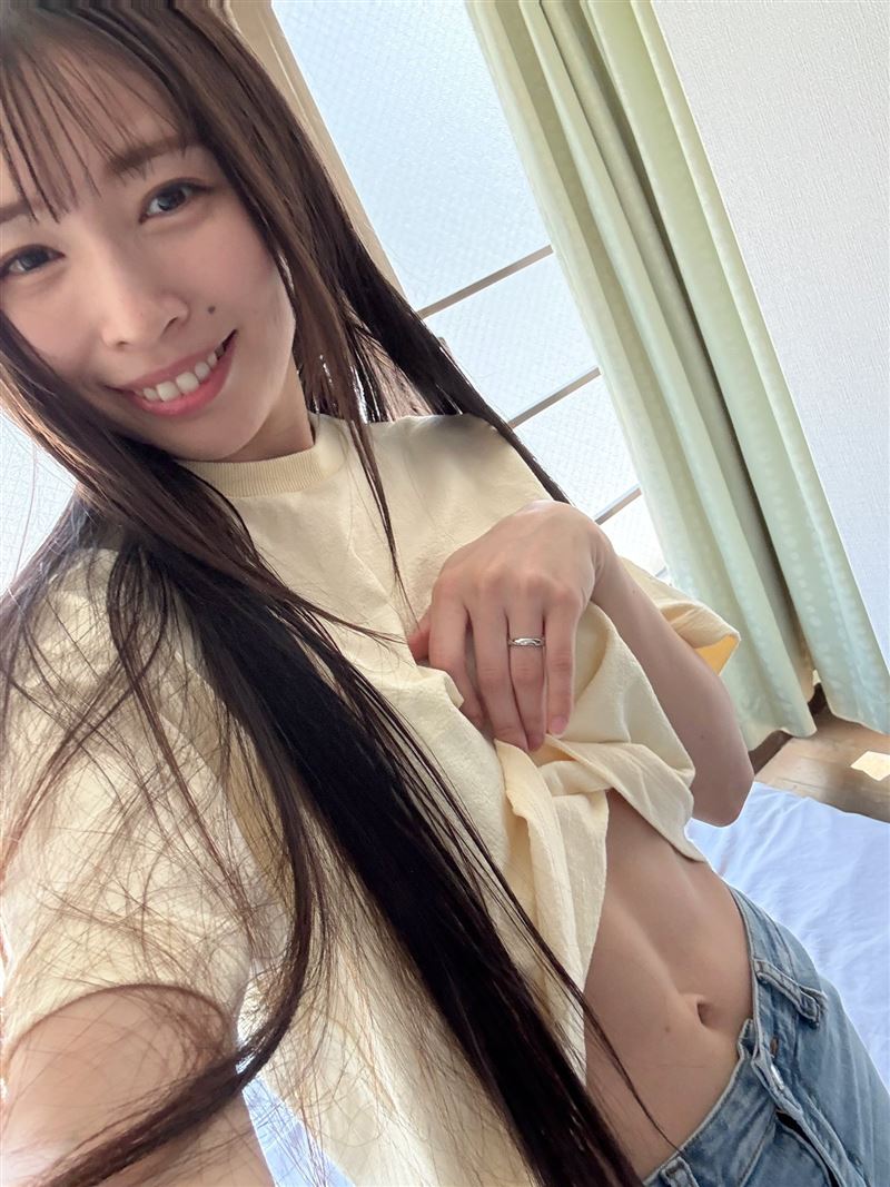 日本網紅「玉井晴香」懷孕時抓到老公偷吃，陷入冷戰老公已經十年沒碰她，因此出道當女優。（圖／翻攝自玉井晴香X）