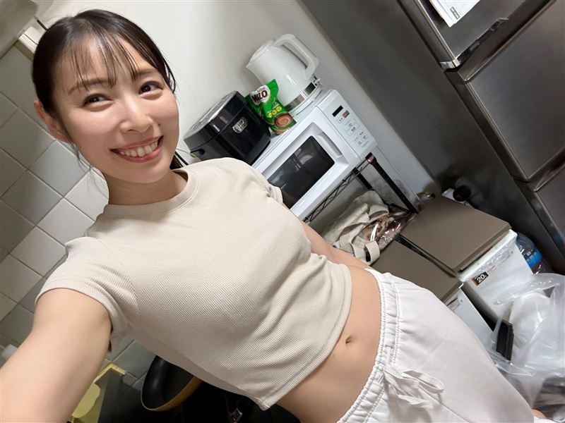 日本網紅「玉井晴香」懷孕時抓到老公偷吃，陷入冷戰老公已經十年沒碰她，因此出道當女優。（圖／翻攝自玉井晴香X）