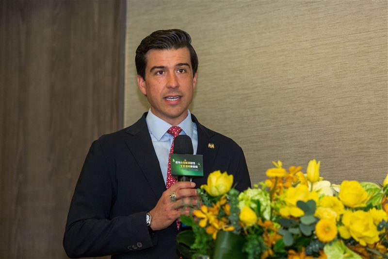美國農業部貿易與對外農業事務次長Luke Lindberg表示，美國玉米乙醇具價格、環境與能源安全優勢，能協助台灣多元化能源供應。（圖／美國穀物暨生質產品協會提供）