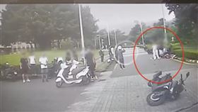 屏科大,車禍,體育館,摩托車（圖／翻攝畫面）