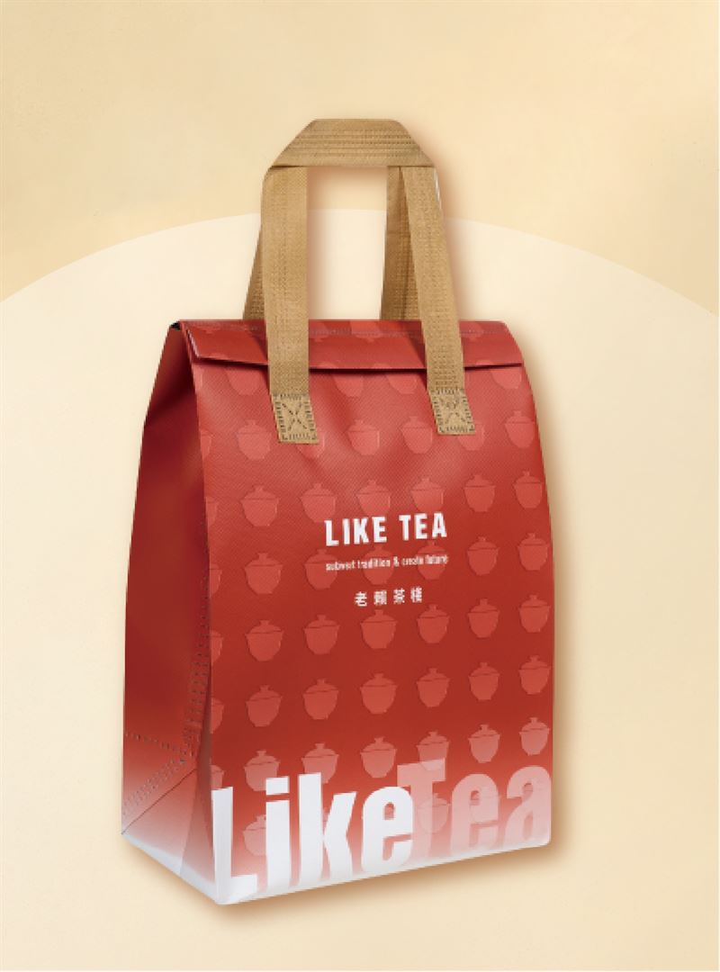 老賴茶棧推出烤糖奶蓋系列，並贈送限量保冷提袋。（圖／老賴茶棧提供）