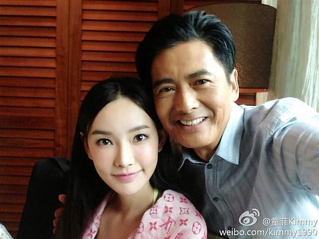 童菲之後成為周潤發的「乾女兒」後，讓她有許多與大咖藝人合作的機會。（圖／翻攝自微博）