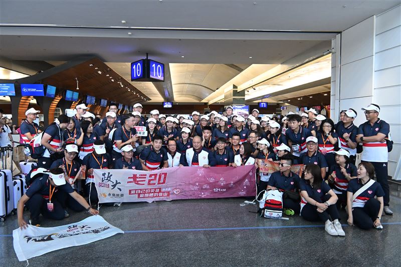 政大EMBA近百人挑戰戈壁馬拉松(圖/政大戈20提供)