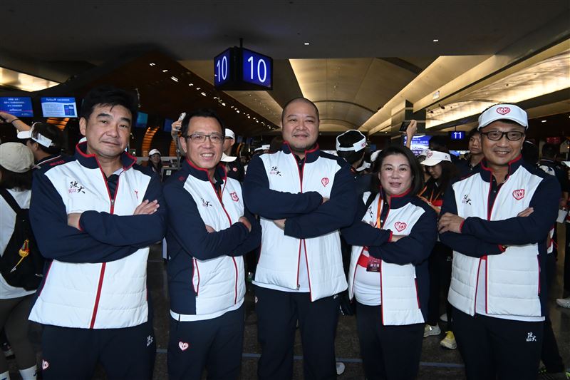 政大EMBA近百人挑戰戈壁馬拉松(圖/政大戈20提供)