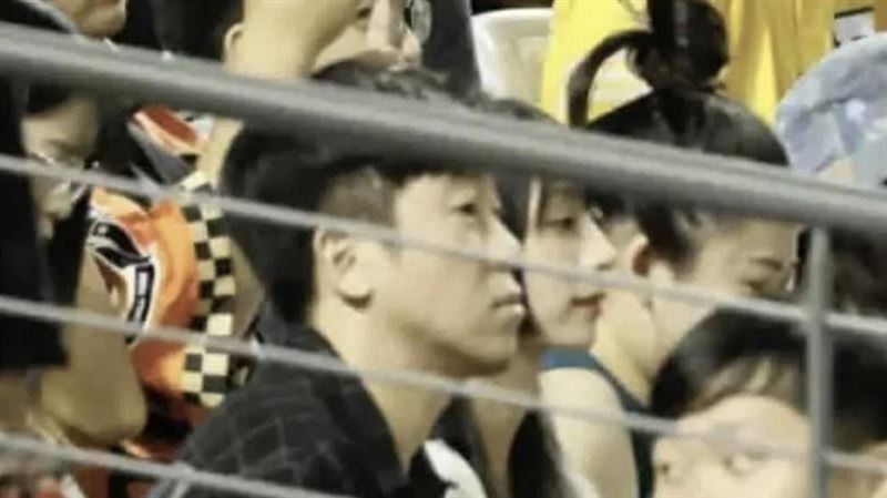 嘎琳陷小三疑雲退隊　與富商看球照片曝光