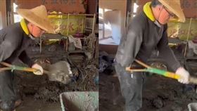 獨臂超人賣力鏟土。（圖／翻攝自TikTok）