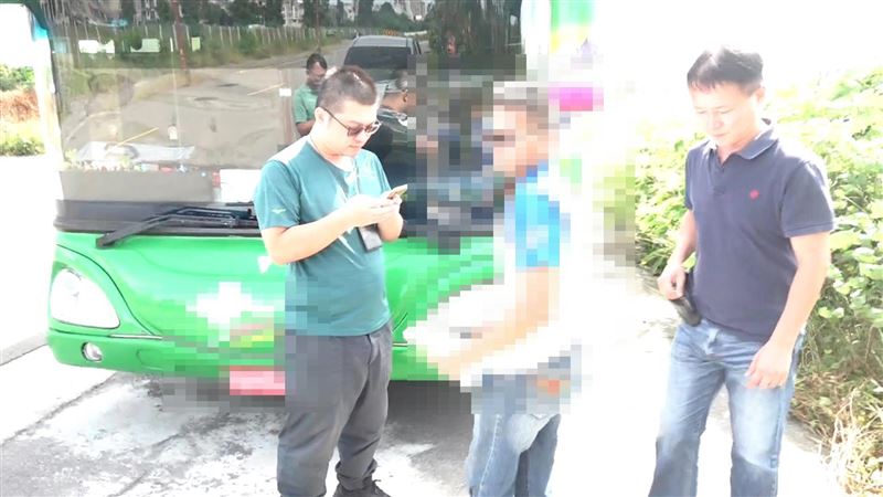 警方搜出改造手槍、子彈與毒品，經鑑識手槍具有強大殺傷力。(圖／翻攝畫面)