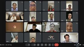 行政院秘書長張惇涵分享行政團隊晚間召開視訊會議的情況。（圖／翻攝自Threads @changtunhan）