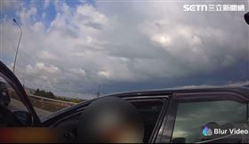 苗栗男開車昏迷叫不醒 警見「1物」超火大（圖／翻攝畫面）