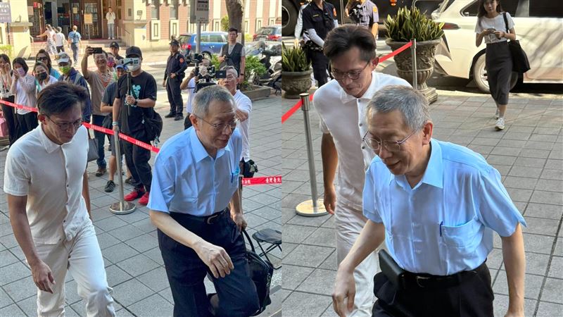 柯文哲與黃國昌的臉書發出兩人不同角度的合照，互相發文「早就在跟他了」、「偶居然真的被跟了」。（圖／翻攝自黃國昌、柯文哲臉書）