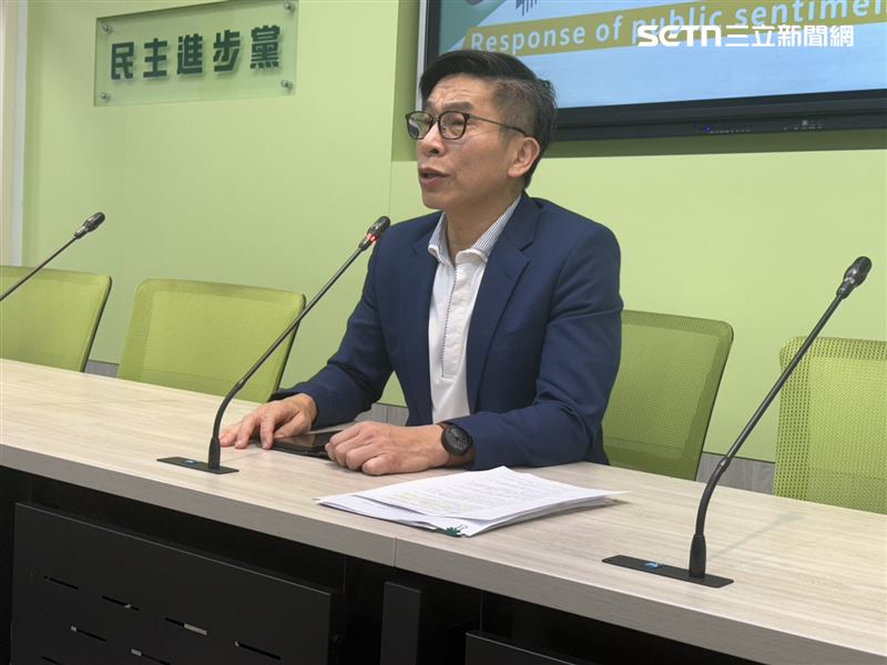 民進黨立法院黨團幹事長鍾佳濱召開輿情回應記者會。（圖／記者劉秀敏攝影）