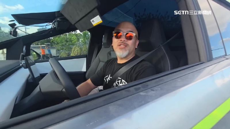 特斯拉皮卡的車主也是光復子弟，特地返鄉救災