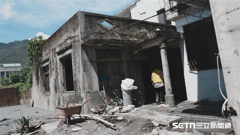 災後家像廢墟　72歲獨居爺嘆：我一人怎辦