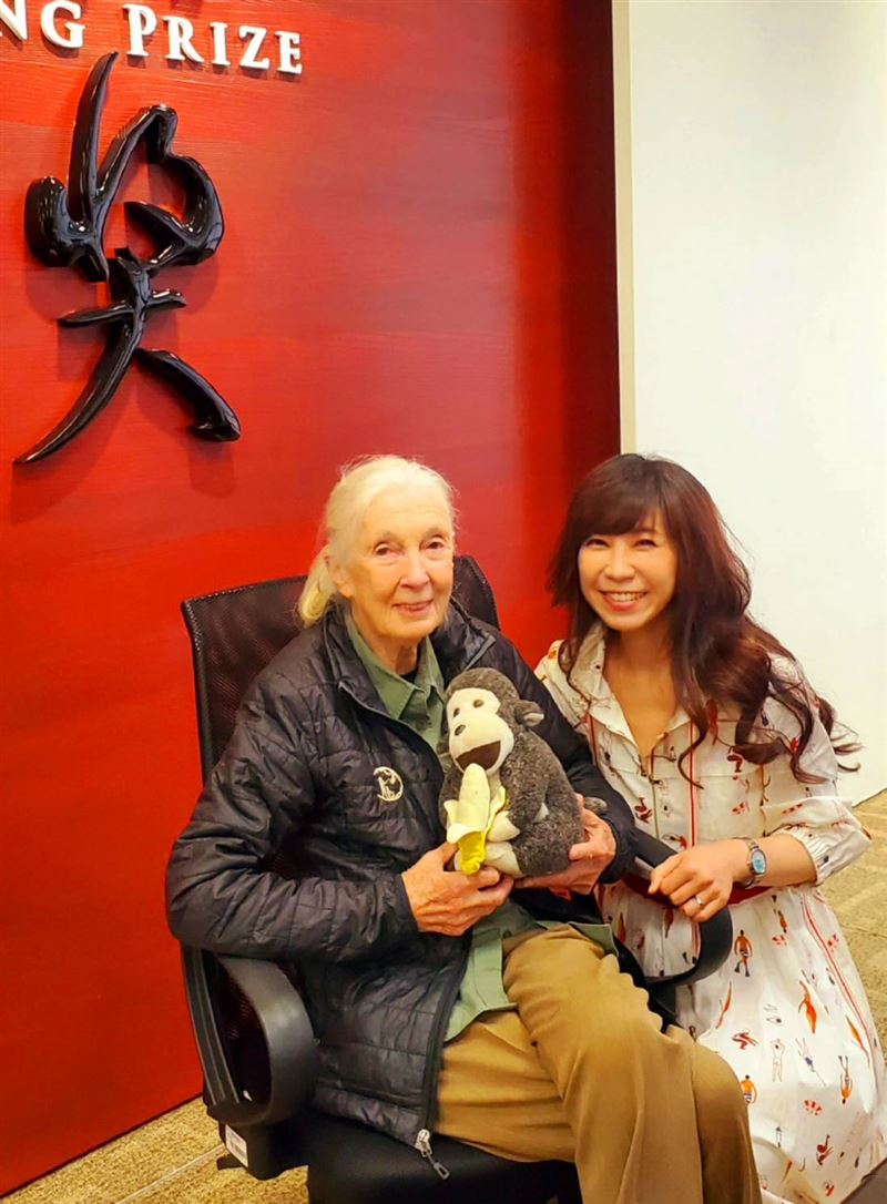 珍古德2025年６月曾告訴三立主播白心儀下一段旅程：死亡。如今她已「啟程出發」，全球不捨落淚。（圖／白心儀提供）
