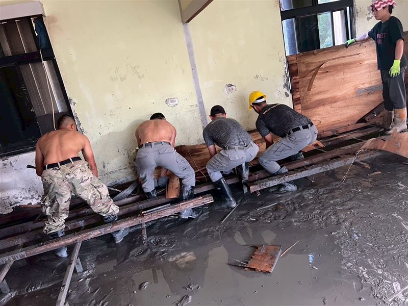 海巡特勤隊成立20周年前往花蓮救災