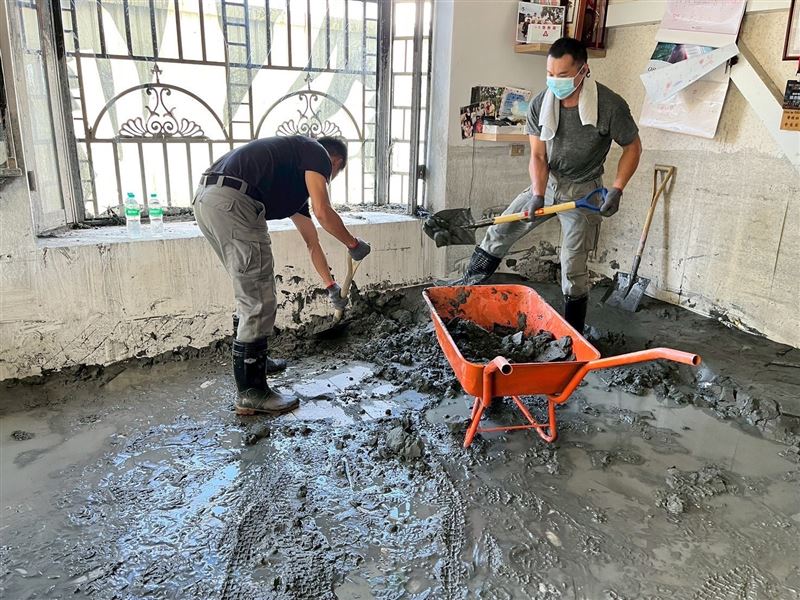 海巡特勤隊成立20周年前往花蓮救災