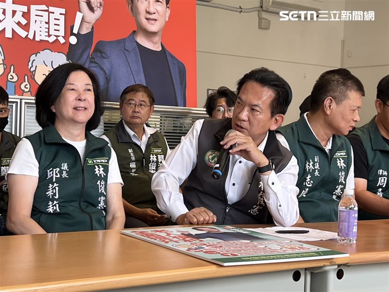 爭取民進黨台南市長提名，林俊憲端政策牛肉，5福利照顧銀髮族。（圖／記者林昱孜攝影）