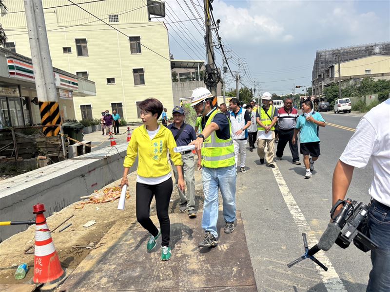 陳亭妃同樣喊出長者健保費全免，同時向下扎根教育。（圖／陳亭妃辦公室提供）