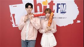 南韓甜心Seo EVE與全能創作才子李玉璽作客Hit Fm聯播網「OH YA DJ」木木節目。（圖／Hit Fm聯播網）
