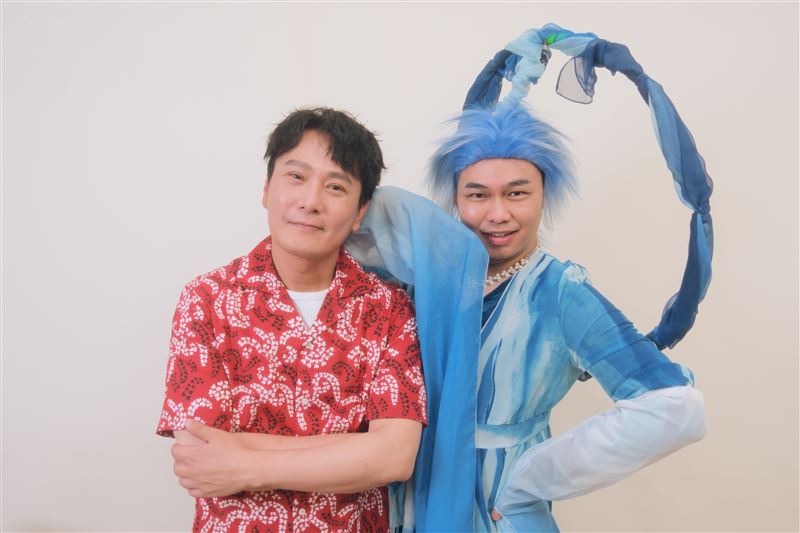 張信哲（左）作客那那大師（右）節目。（圖／藝和創藝提供）