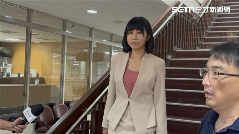 林沄蓁庭後表示雙方未達成共識，對方完全否認有歧視懷孕的行為。（圖／記者楊佩琪攝）