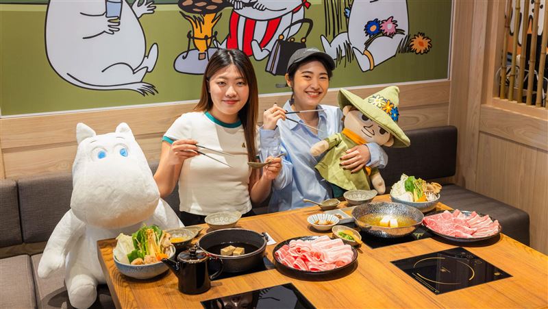 黑毛屋台中首店新光三越開幕　姆明陪你吃