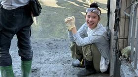 李多慧低調救災不過仍被現場民眾發現。（圖／李多慧經紀人提供）