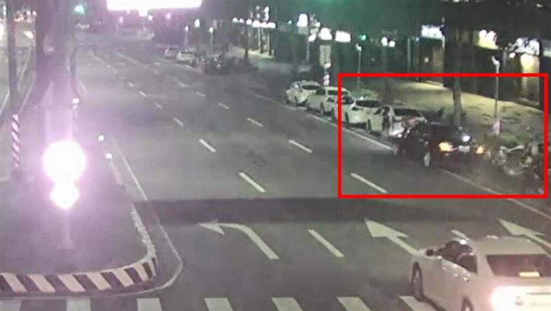 賓士男吸食喪屍毒連撞28車 爆胎路邊被逮