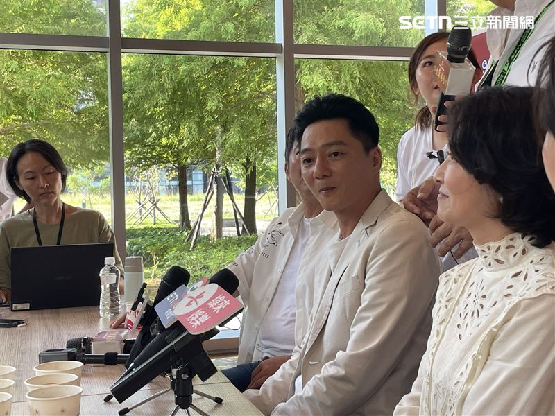 首次入圍金馬影帝的藍葦華也現身記者會。（圖／民視提供、記者趙浩雲攝影）