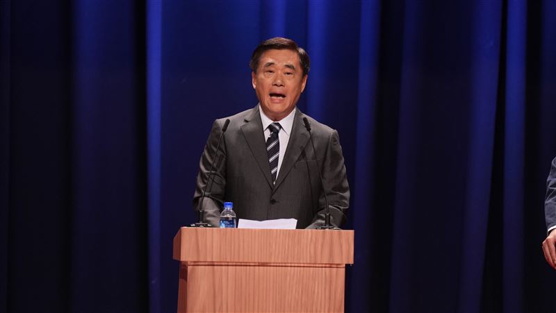 針對兩岸主張，郝龍斌表示，「親美不跪美、和中不舔共、友日不媚日」。（圖／TVBS提供）