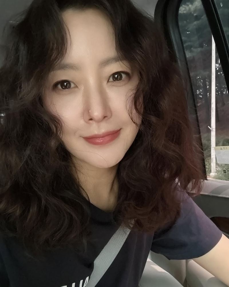 金喜善曾遭成龍親吻臉頰。（圖／翻攝自IG@lovely.katie.k）